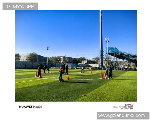 从普通少年到足球明星的奇幻转变之旅 从普通少年到足球明星的奇幻转变之旅