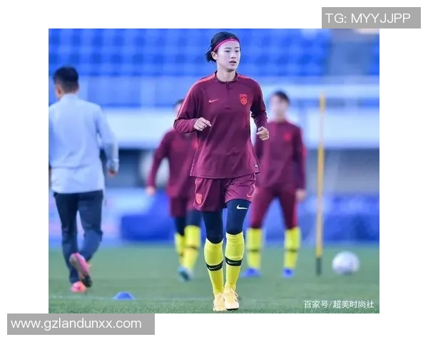 时尚女生必备足球明星同款衬衫让你瞬间提升魅力与气质 时尚女生必备足球明星同款衬衫让你瞬间提升魅力与气质