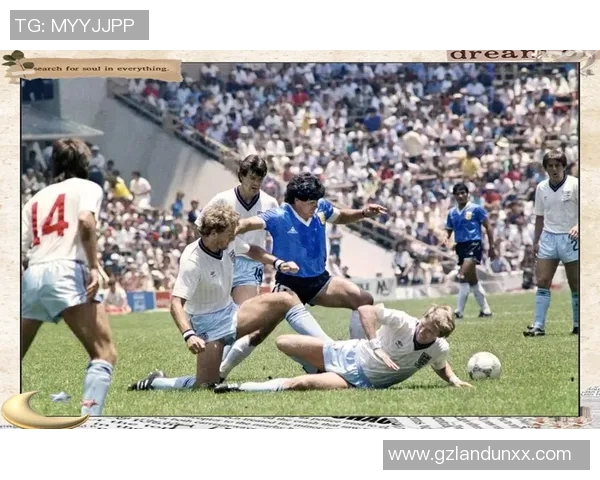 巴西光脚足球明星的传奇故事与辉煌成就解析